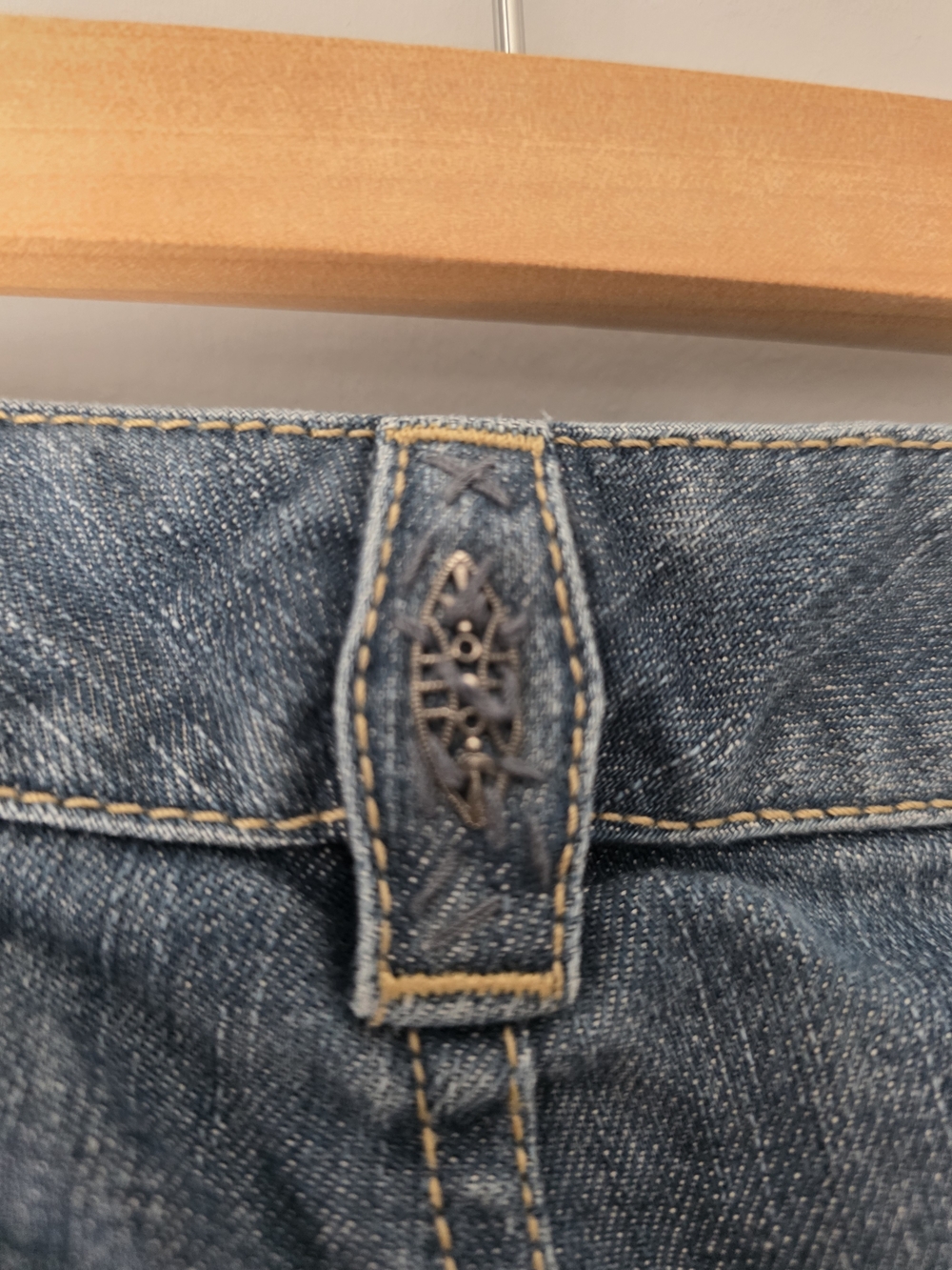 Elie Tahari Straight Leg Jeans Medium Wash Classic Denim (No Size Tag – Size 8 - Picture 6 of 12